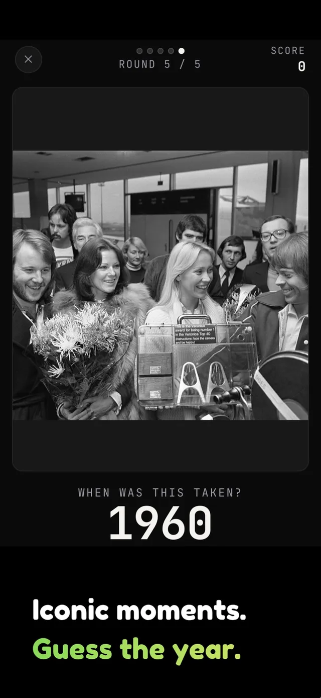 A Chronophoto round showing a black and white photo of a crowd at an airport and a year guess below it