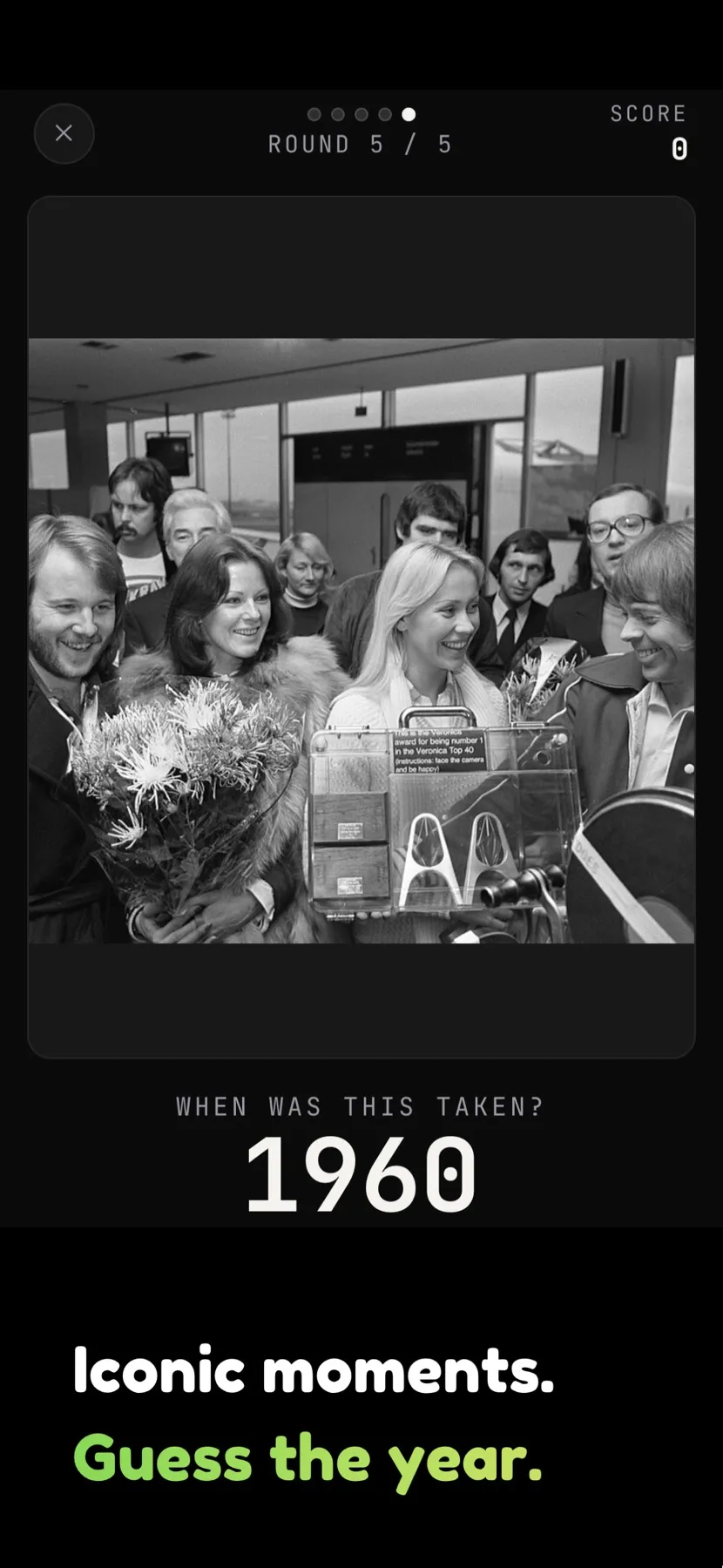 A Chronophoto round showing a black and white photo of a crowd at an airport and a year guess below it