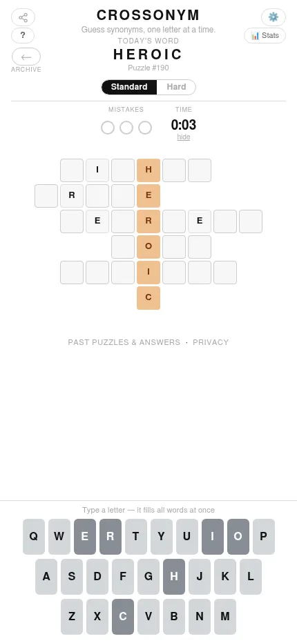 Crossonym at phone size: the HEROIC board at the start, with Standard and Hard tabs, the mistakes counter, the timer and the keyboard