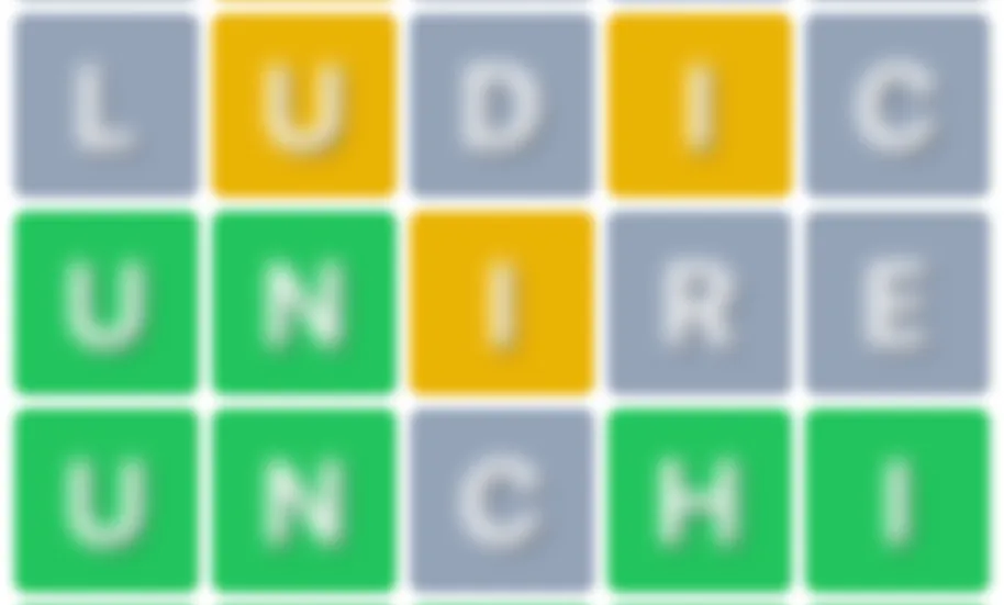 A blurred Cuvântul zilei board with green, yellow and grey Romanian letter tiles