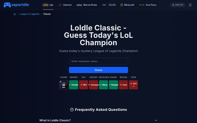 Esportdle's Loldle Classic board after a first guess of Ahri, with green and red columns for gender, position, species, resource, range, region and year