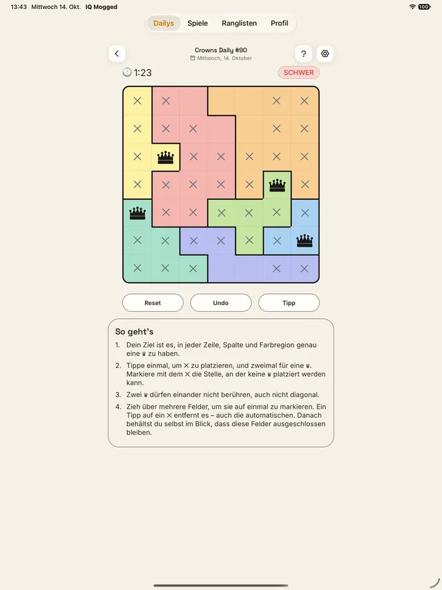 An IQ Mogged Crowns daily board on iPad: a seven by seven grid of colour regions with four crowns placed and crosses marking excluded cells, shown in the German version