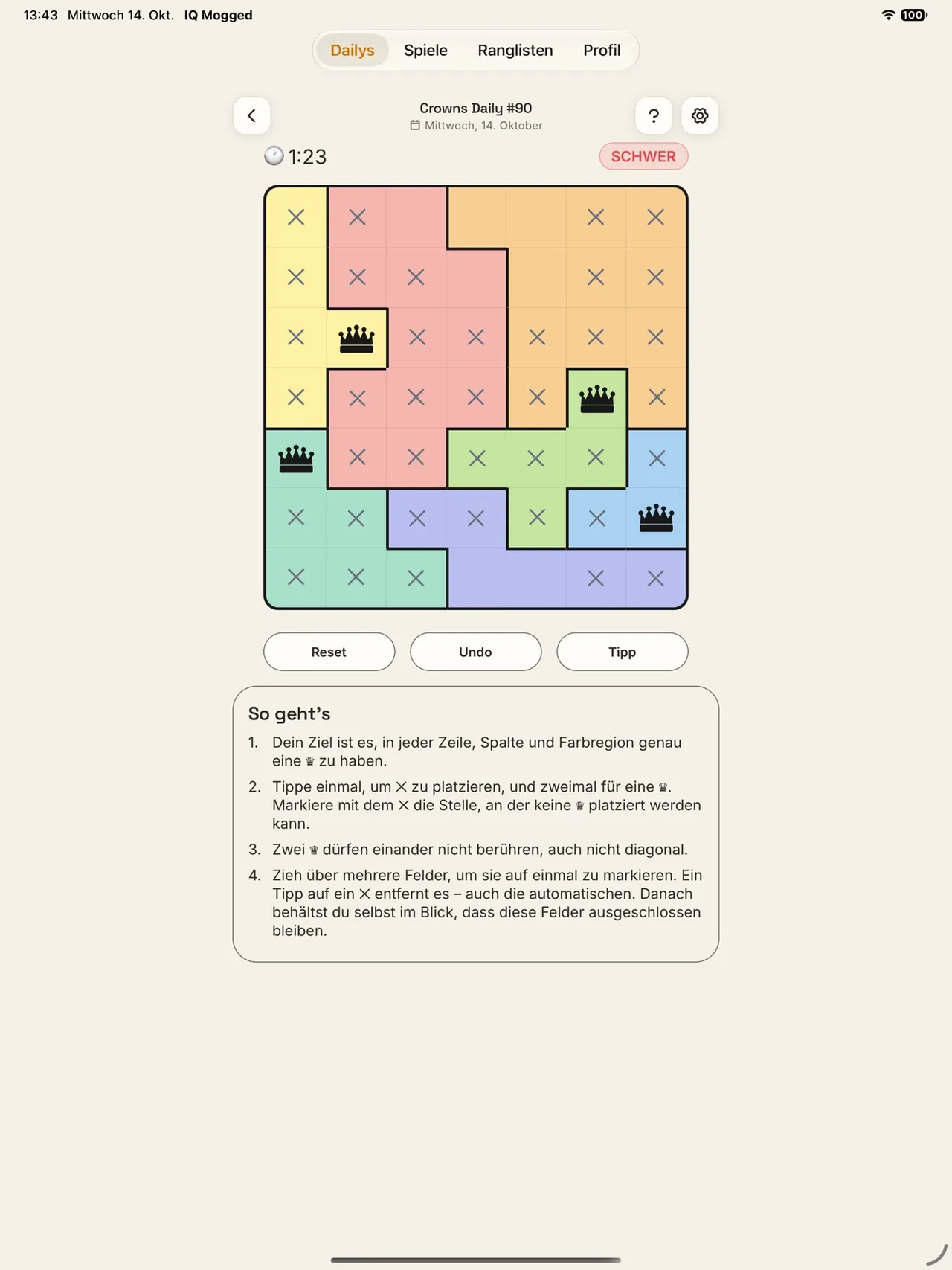 An IQ Mogged Crowns daily board on iPad: a seven by seven grid of colour regions with four crowns placed and crosses marking excluded cells, shown in the German version