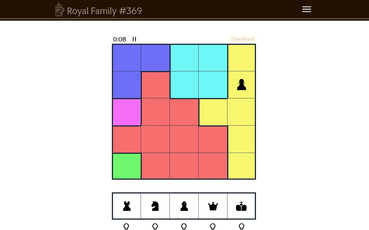 Royal Family #369 at the start: a 5x5 board of six coloured zones with the pawn placed, a timer, and the rook, knight, bishop, queen and king below